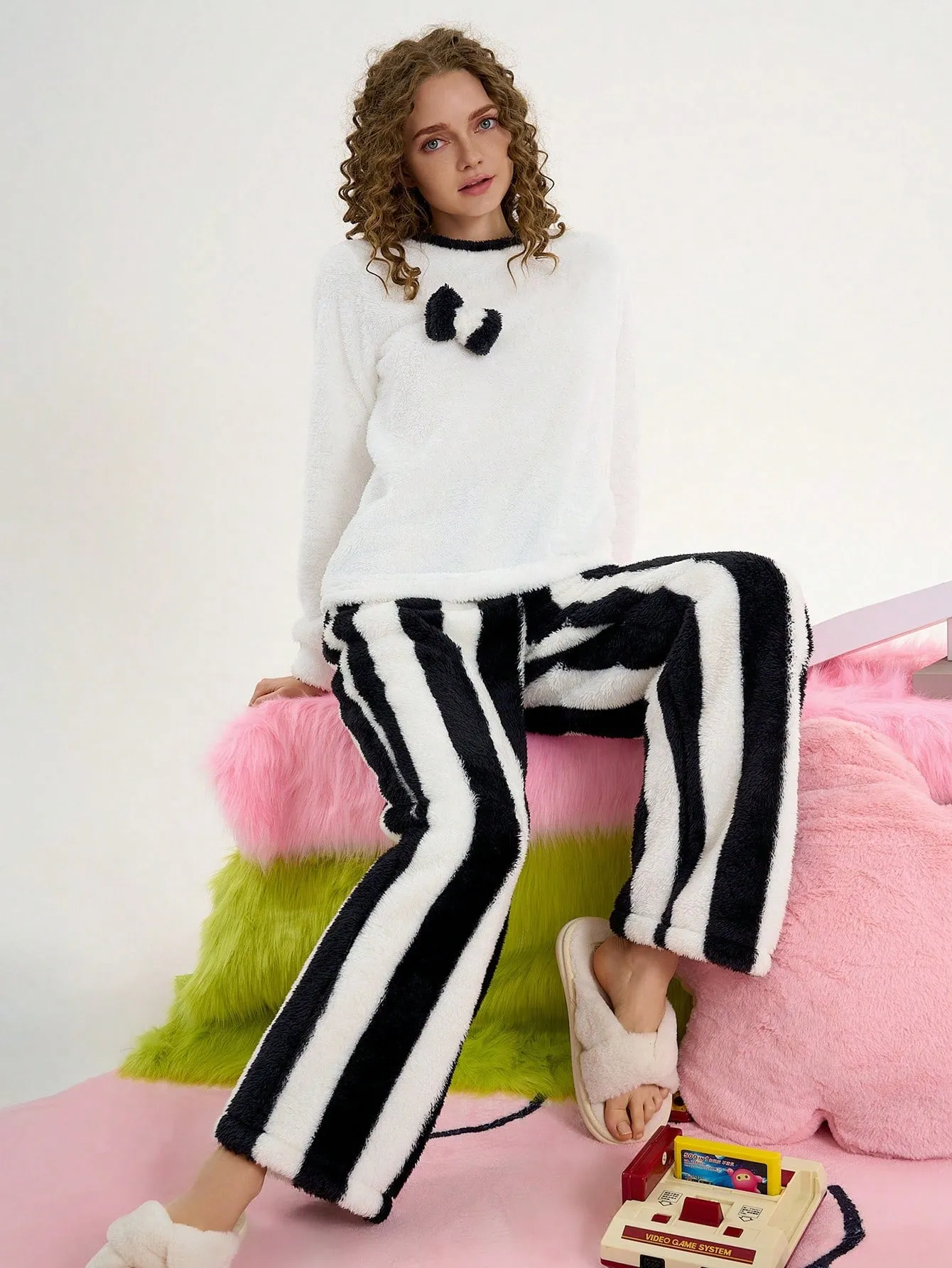 Warm Bow Decor Top And Striped Pants Fleece Pajama Set